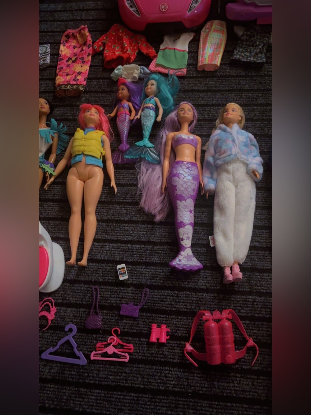 Barbie/Mattel Mixed Doll & Accessory BUNDLE with Pink, Purple and White Pieces - Picture 4 of 16
